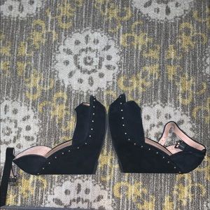 Black Aldo Wedge Peep toe heel
